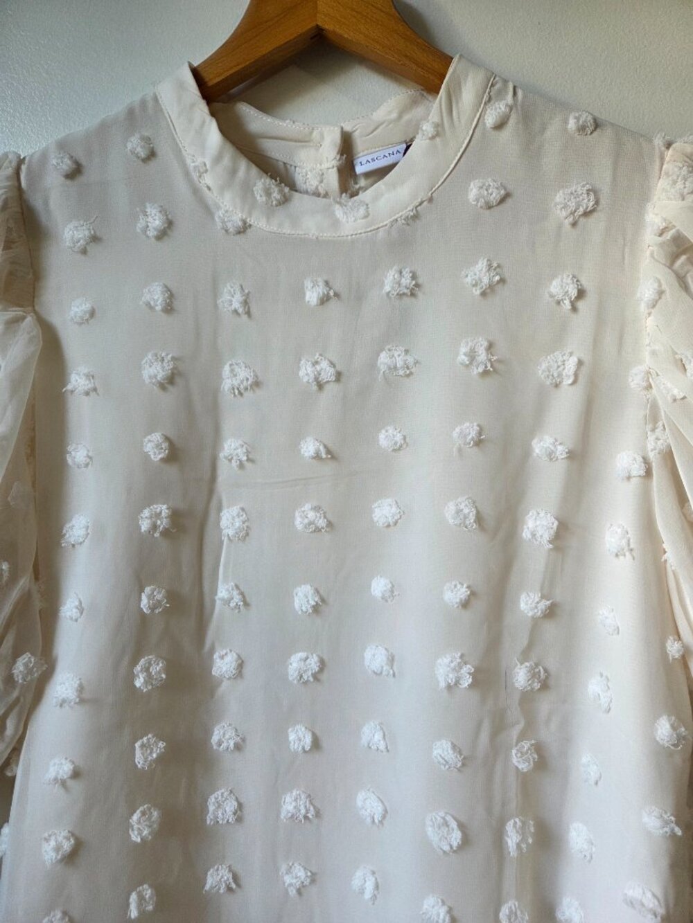 NEW NEVER WORN LASCANA TEXTURED CREAM TOP PUFFED SLEEVES M - Picture 10 of 16